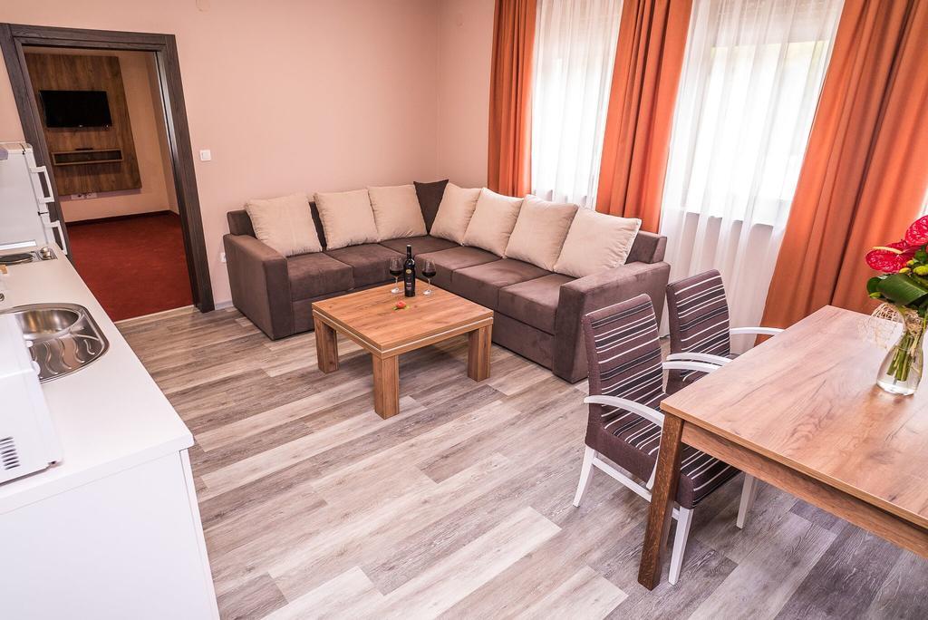 B&B Villa Angy Korenica Εξωτερικό φωτογραφία
