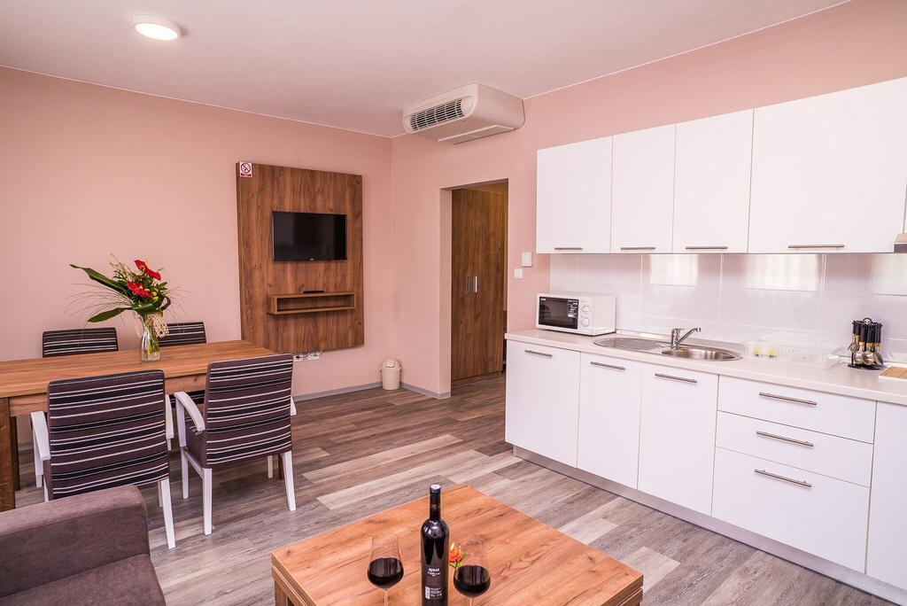 B&B Villa Angy Korenica Εξωτερικό φωτογραφία