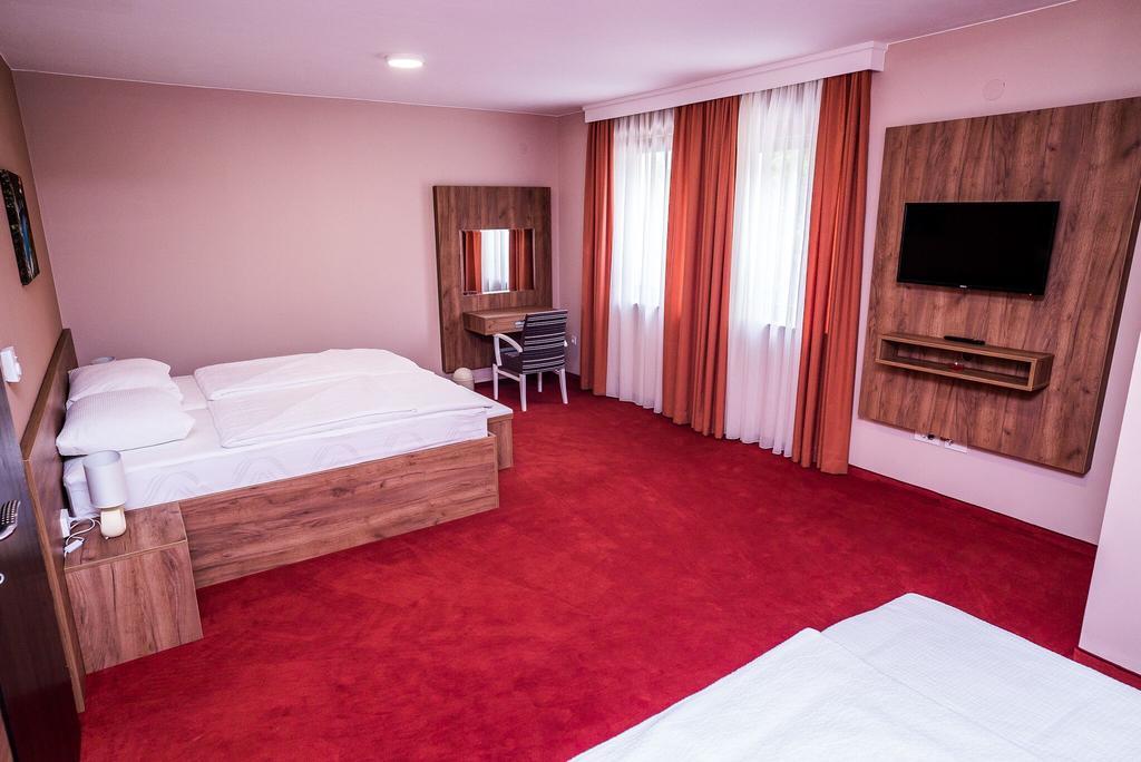 B&B Villa Angy Korenica Εξωτερικό φωτογραφία