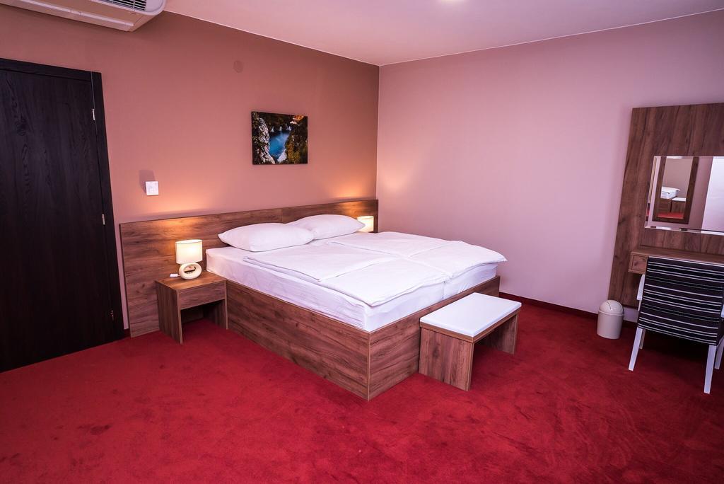B&B Villa Angy Korenica Εξωτερικό φωτογραφία