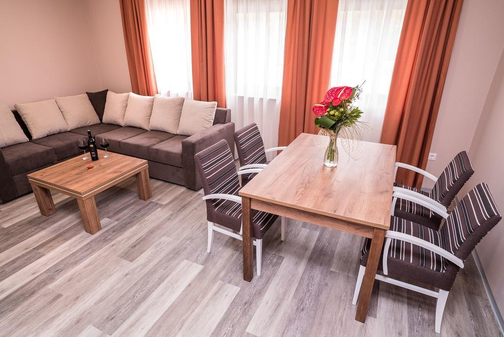 B&B Villa Angy Korenica Εξωτερικό φωτογραφία
