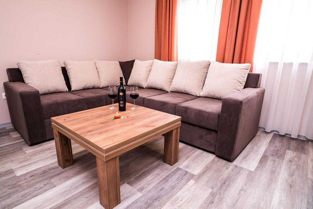 B&B Villa Angy Korenica Εξωτερικό φωτογραφία